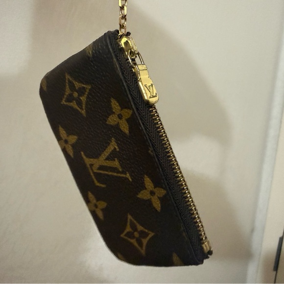 Louis Vuitton Brown and Gold Key Holder - Picture 3 of 12